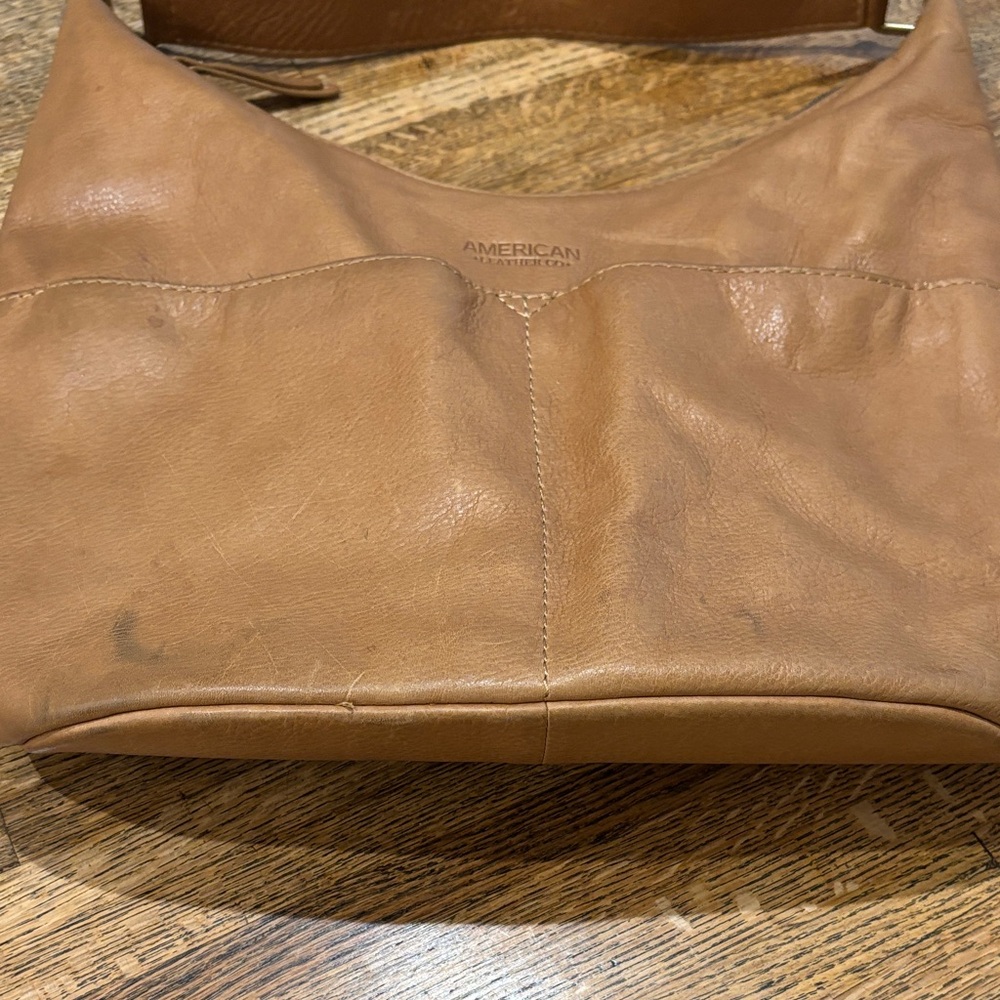 American Leather Co. Tan Shoulder Hobo Bag. Soft Leather. Organization Pockets. - Picture 13 of 15
